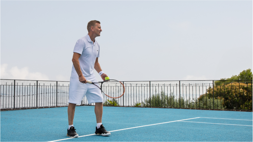 Paddle tennis: characteristics of a dynamic sport full of enthusiasm